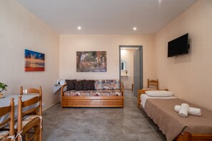 2 bedrooms, iron/ironing board, free WiFi, bed sheets - Apartment 'Studios Kapsali 2' with Sea View, Wi-Fi and Air Conditioning (Naxos)