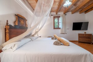 1 bedroom, free WiFi, bed sheets - Country House 'Ses Estaques' with Mountain View, Shared Pool and Wi-Fi (Illes Balears)