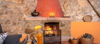 Country House 'Casa Rural Angelita' with Mountain View, Wi-Fi and Air Conditioning