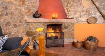 Country House 'Casa Rural Angelita' with Mountain View, Wi-Fi and Air Conditioning