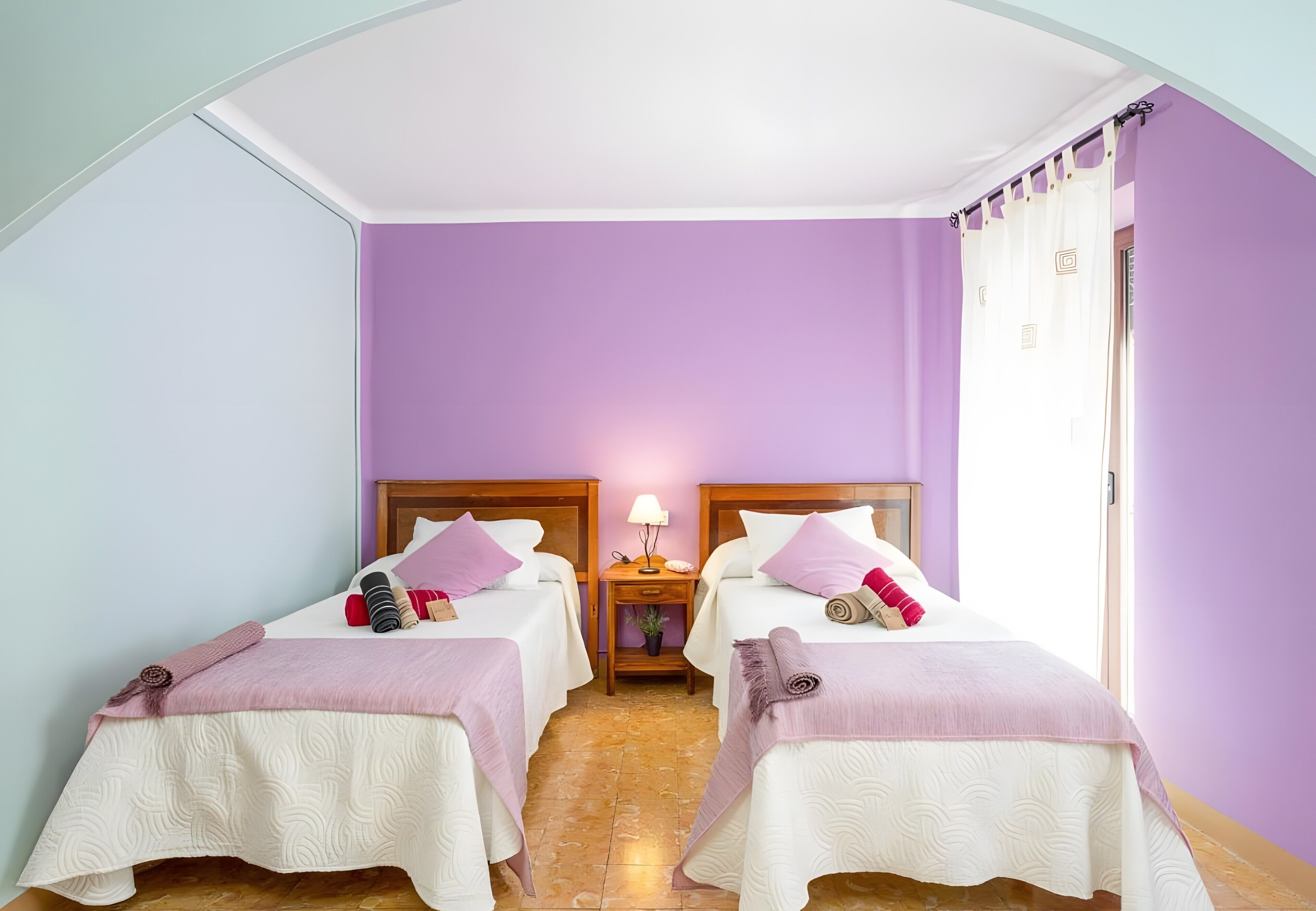 3 slaapkamers, een strijkplank/strijkijzer, gratis wifi, beddengoed