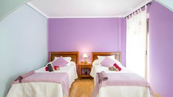 3 slaapkamers, een strijkplank/strijkijzer, gratis wifi, beddengoed