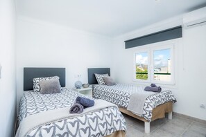 2 bedrooms, iron/ironing board, free WiFi, bed sheets - Apartment 'Can Picafort Sea Breeze' with Sea View, Wi-Fi and Air Conditioning (Can Picafort)