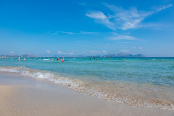 Una spiaggia nelle vicinanze