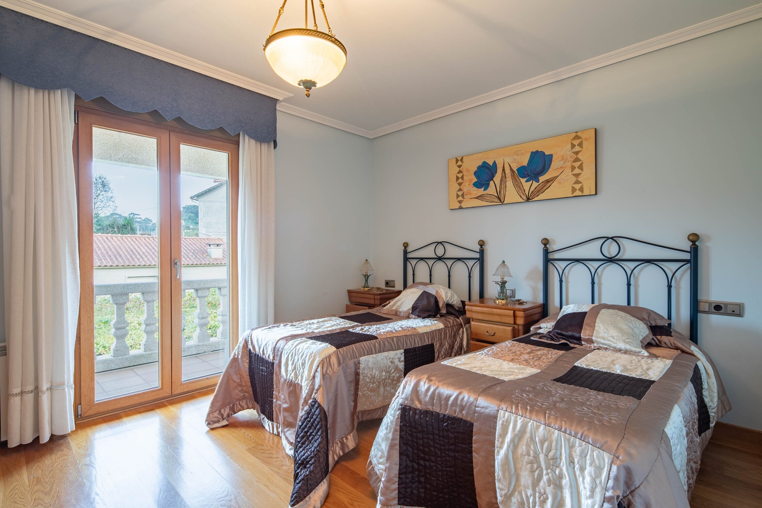 2 chambres, fer et planche à repasser, Wi-Fi gratuit, draps fournis