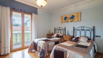 2 chambres, fer et planche à repasser, Wi-Fi gratuit, draps fournis