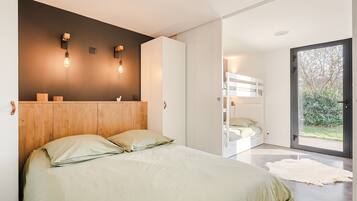 3 bedrooms, iron/ironing board, free WiFi, bed sheets