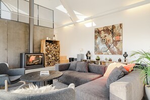 TV, peis og stereoanlegg