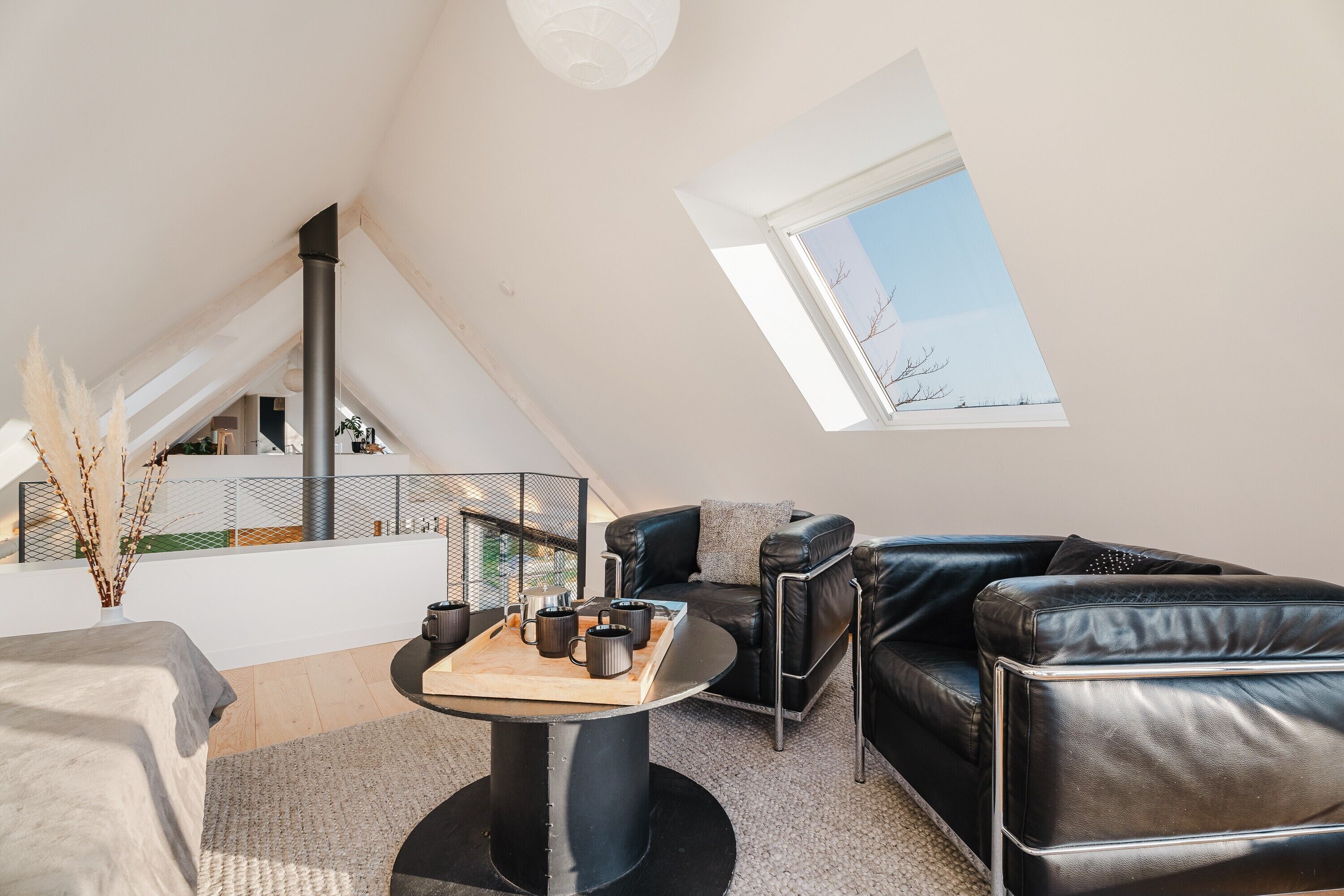 3 slaapkamers, een strijkplank/strijkijzer, gratis wifi, beddengoed