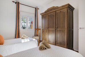 4 habitaciones, tabla de planchar con plancha y wifi gratis 