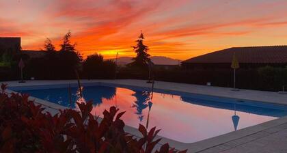 Chambre 'Quarto 12 - Gojim Casa Rural' avec vue montagne, piscine partagée et Wi-Fi