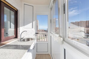 Interior - Apartment 'Recien Reformado 2' with Sea View, Shared Pool and Air Conditioning (La Manga)