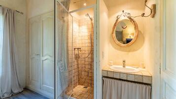 Shower, towels