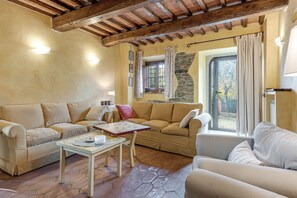 Tv, pejs, bordtennisbord