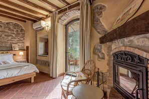1 bedroom, free WiFi, bed sheets - Apartment 'Il Nido' with Shared Pool, Wi-Fi and Air Conditioning (Pian di Scò)