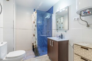 Dusche, Haartrockner, Handtücher