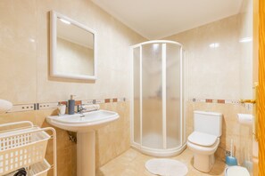 Suihku, hiustenkuivaaja, pyyhkeet