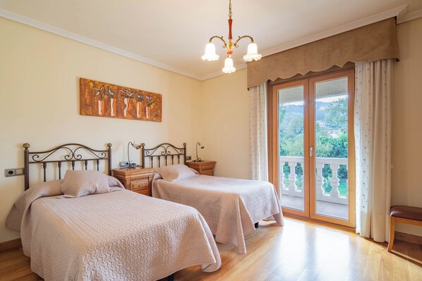 2 habitaciones, tabla de planchar con plancha y wifi gratis