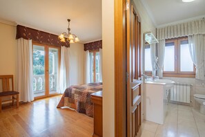 Dusj, hårføner og håndklær