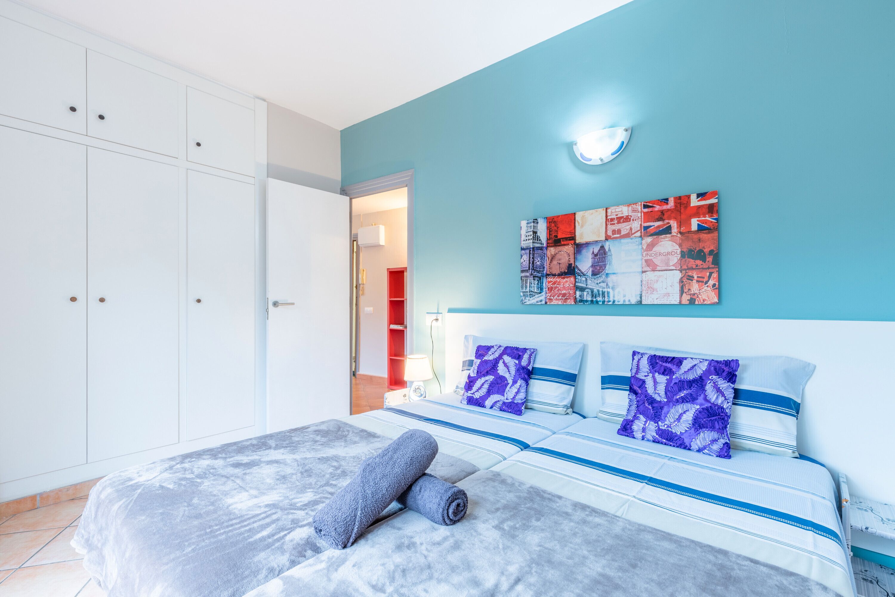 1 slaapkamer, een strijkplank/strijkijzer, gratis wifi, beddengoed