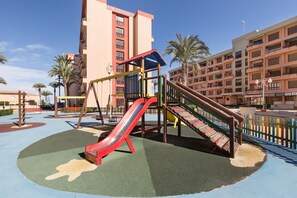 Children’s area - Apartment 'Eurovosa Vistas Al Mar' with Shared Pool, Shared Garden and Air Conditioning (La Manga)