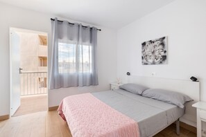 1 chambre, fer et planche à repasser, Wi-Fi gratuit, draps fournis