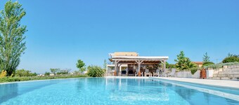 Cabin 'Ravindra' with Private Pool, Wi-Fi and Air Conditioning