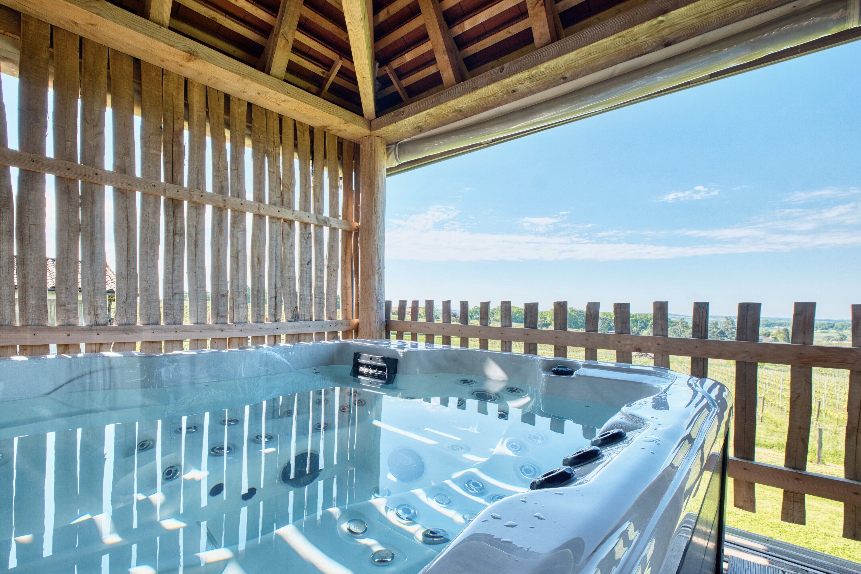 Bain à remous extérieur