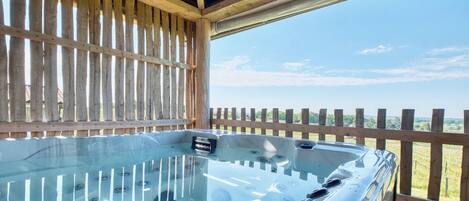 Bañera de hidromasaje al aire libre