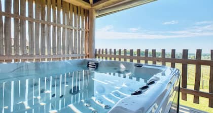 Cabin 'Muscadelle' with Shared Pool, Wi-Fi and Air Conditioning