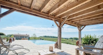 Cabane 'Malfourat' avec piscine partagée, Wi-Fi et climatisation