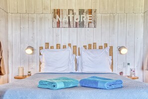 2 bedrooms, free WiFi, bed sheets - Cabin 'Malfourat' with Shared Pool, Wi-Fi and Air Conditioning (Monbazillac)