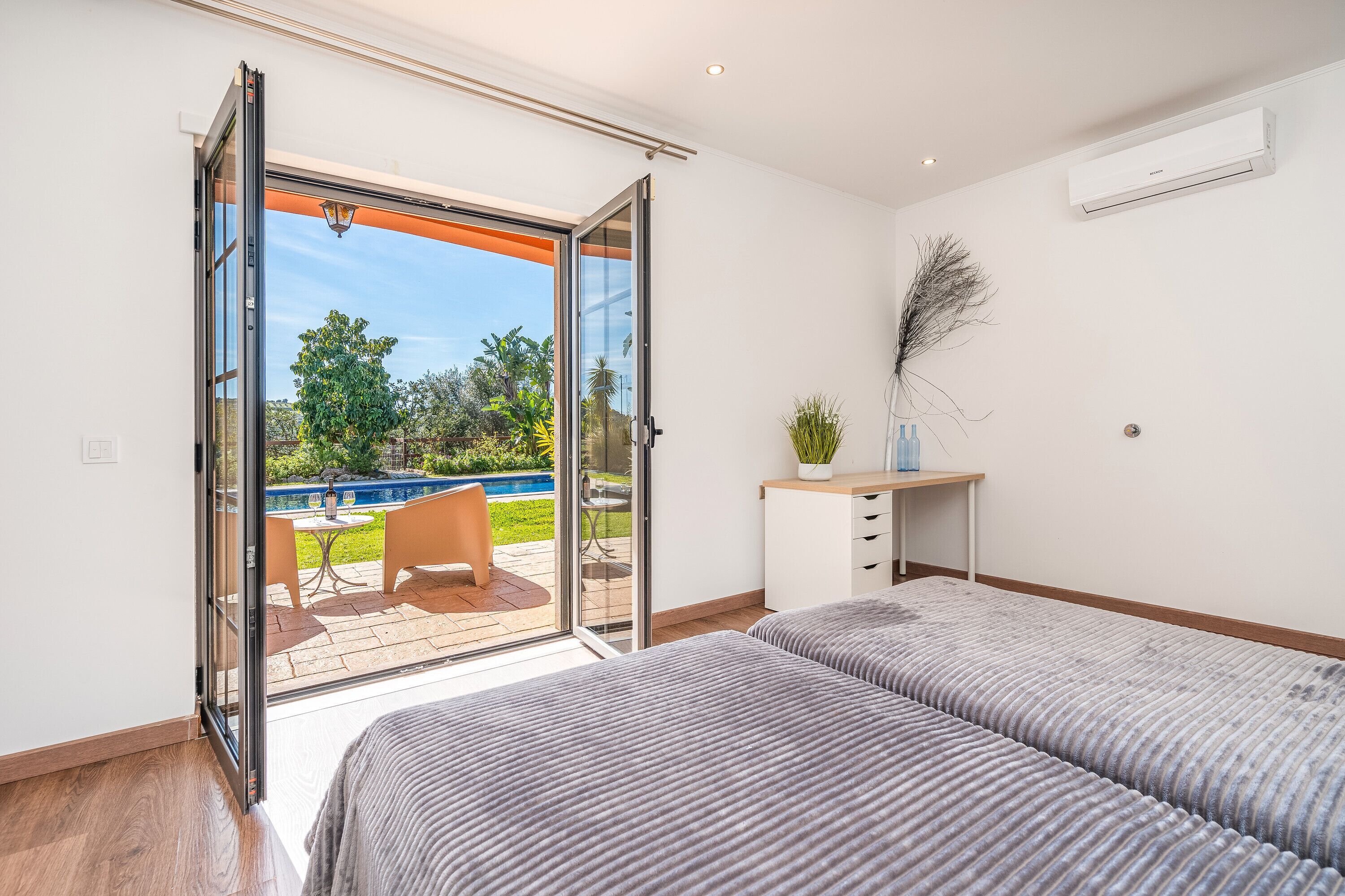 4 dormitorios, tabla de planchar con plancha, wifi gratis y ropa de cama