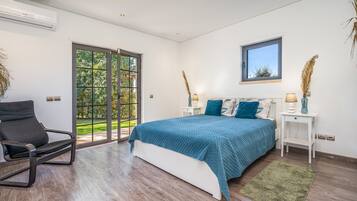 4 bedrooms, iron/ironing board, free WiFi, bed sheets