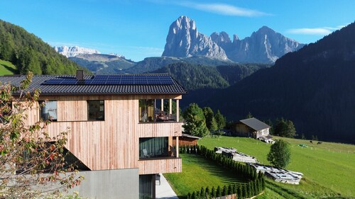 Apartment 'Apartments Emilia 1' with Mountain View, Private Terrace and Wi-Fi
