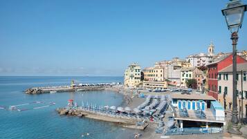 Una spiaggia nelle vicinanze