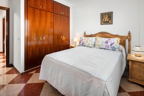 4 soverom, wi-fi (inkludert) og sengetøy