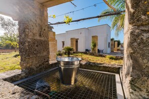 Property grounds - Villa 'Dimora Balu'' with Sea View, Wi-Fi and Air Conditioning (Parabita)