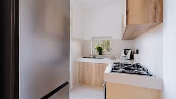 Kylskåp, mikrovågsugn, ugn och spishäll