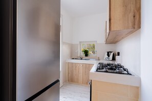 Fridge, microwave, oven, stovetop - Villa 'Dimora Balu'' with Sea View, Wi-Fi and Air Conditioning (Parabita)