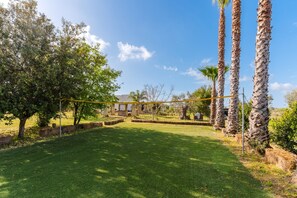 Property grounds - Villa 'Dimora Balu'' with Sea View, Wi-Fi and Air Conditioning (Parabita)