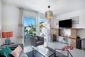 TV - Holiday Home 'Casa Crater 3' with Mountain View, Wi-Fi and Air Conditioning (El Paso)