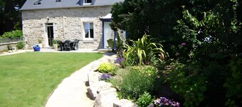 Bed and Breakfast 'Chambre Gaëllica' with Shared Garden and Wi-Fi