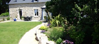 Bed and Breakfast 'Chalet Prunelle' with Shared Garden and Wi-Fi