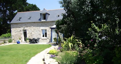 Bed and Breakfast 'Chalet Prunelle' with Shared Garden and Wi-Fi