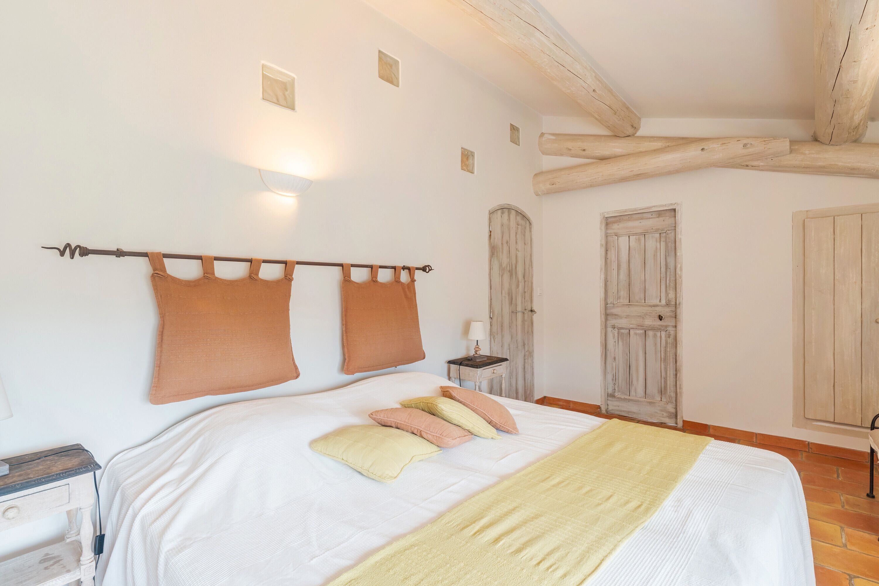 4 chambres, fer et planche à repasser, Wi-Fi gratuit, draps fournis