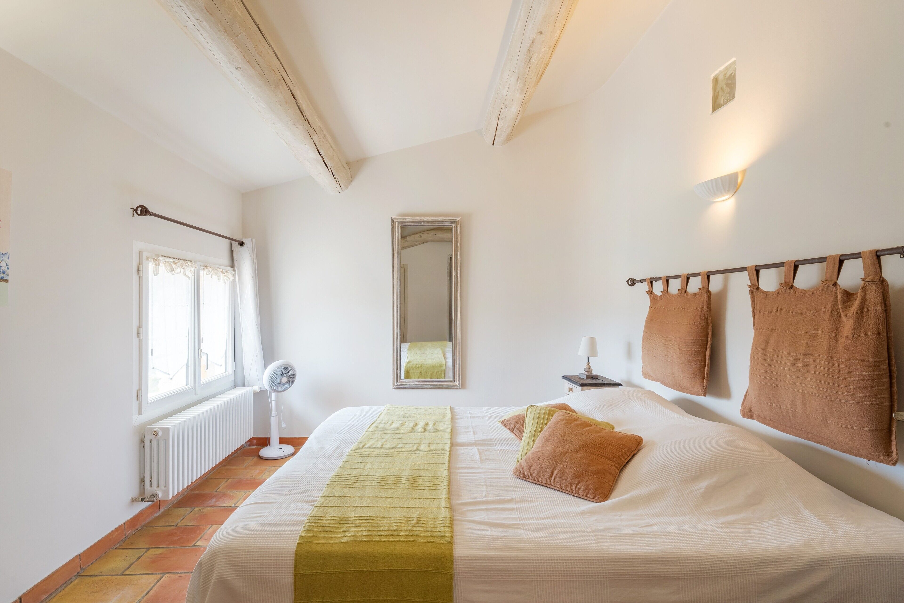 4 chambres, fer et planche à repasser, Wi-Fi gratuit, draps fournis