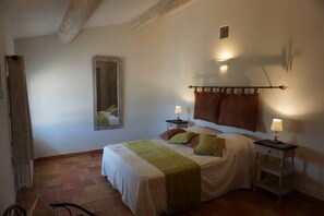 6 habitaciones, tabla de planchar con plancha y wifi gratis 