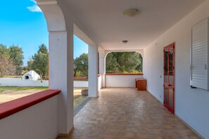 Terrace/patio - Villa 'Casa Di Giuseppe' with Private Terrace, Private Garden and Wi-Fi (Ceglie messapica)