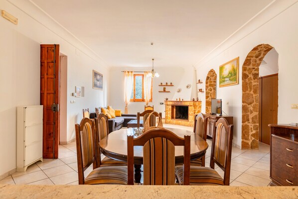 Dining - Villa 'Casa Di Giuseppe' with Private Terrace, Private Garden and Wi-Fi (Ceglie messapica)